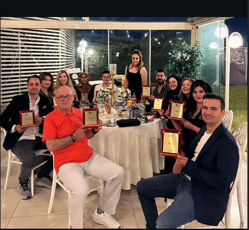 251204_0944_4ca604a1