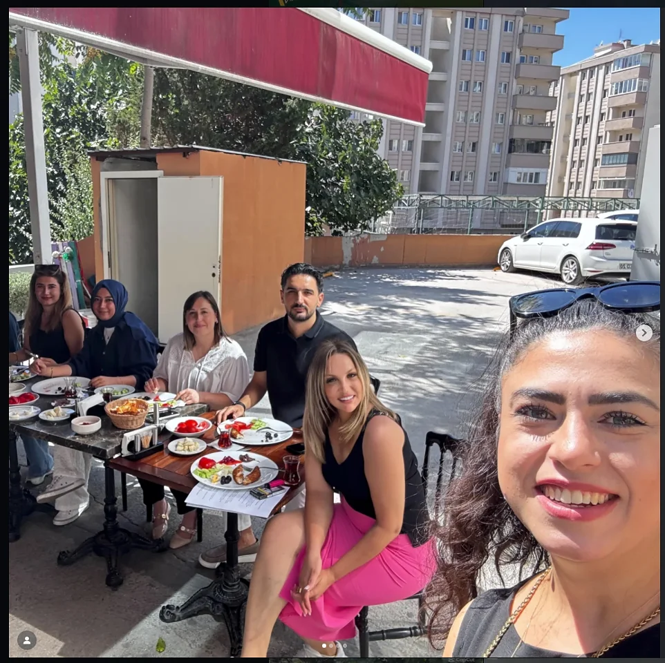 251204_0944_6e7464f8