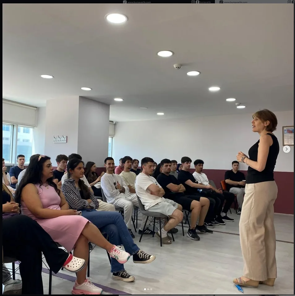 251204_0944_acaf702c